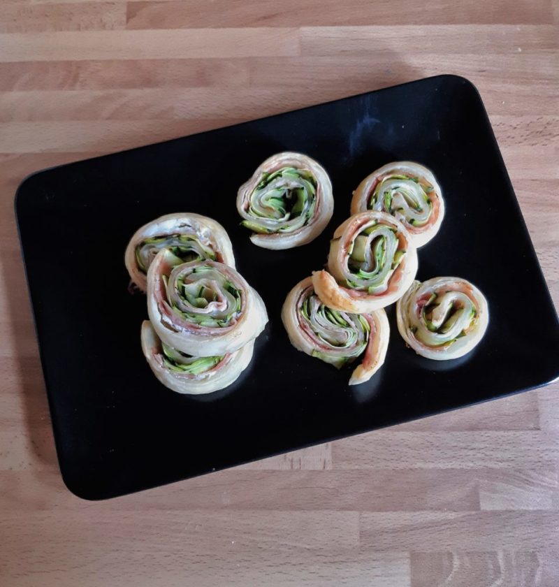 Girelle di pasta sfoglia con zucchine